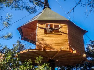 Constructeur de cabane dans les arbres ardèche
