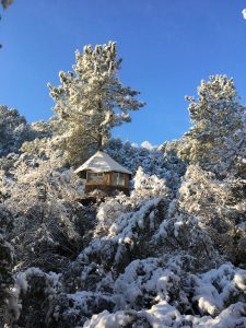 cabane-sous-la-neige